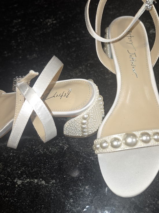 KAMI PEARL Block Heel Open Toe Women Betsey Johnson Ivory Pearl-Embellished Ankle Strap Chunky Heels
